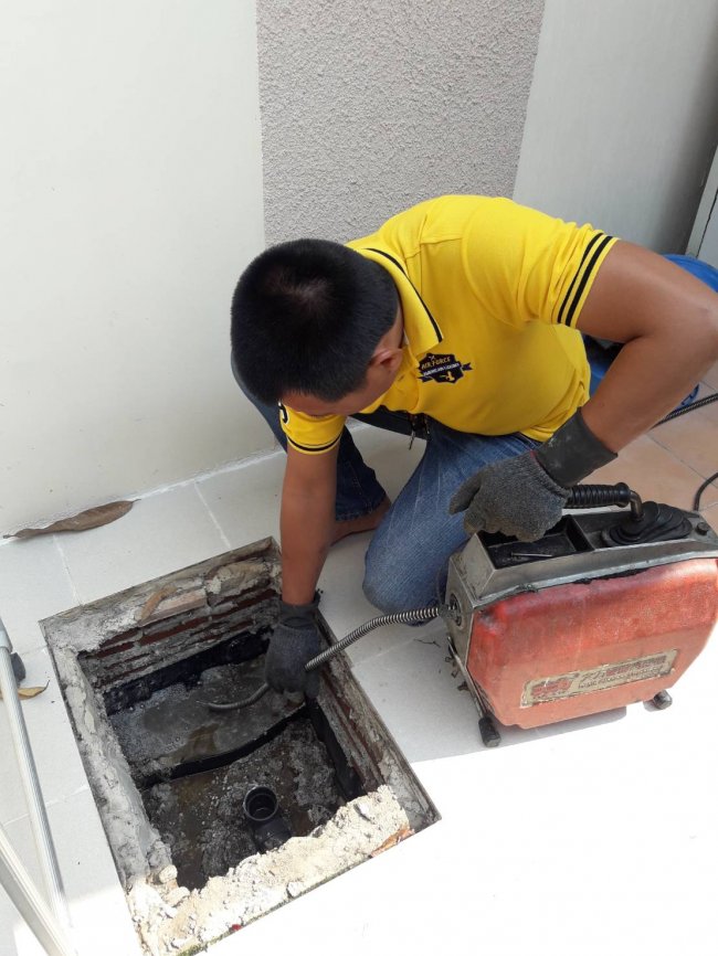 แก้ไขท่อน้ำทิ้งไขมันอุดตัน ที่ศรีราชา ชลบุรี ได้ผล 100%