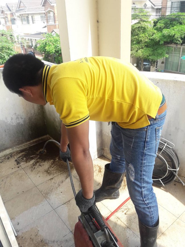 บริการแก้ไขท่อน้ำทิ้งอุดตัน ที่ท่าเรือแหลมฉบัง น้ำไหลสะดวกเห็นผลลัพธ์ 100%