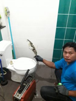 แก้ไขท่อน้ำทิ้งอุดตัน ต.บ่อวิน อ.ศรีราชา จ.ชลบุรี ทีมงานงูเหล็ก ท่อตันนึกถึงเรา