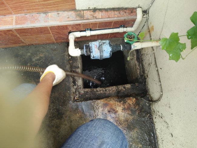 แก้ไขท่ออุดตัน (ท่อเมนต์) หลังบ้านมาหน้าบ้าน