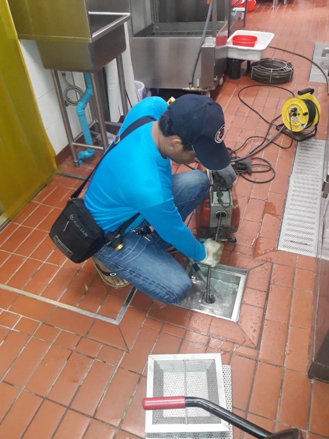 ทีมงาน รับแก้ไขท่อน้ำทิ้งอุดตัน ต.นาป่า จ.ชลบุรี บริการรวดเร็ว ได้ผล 100%