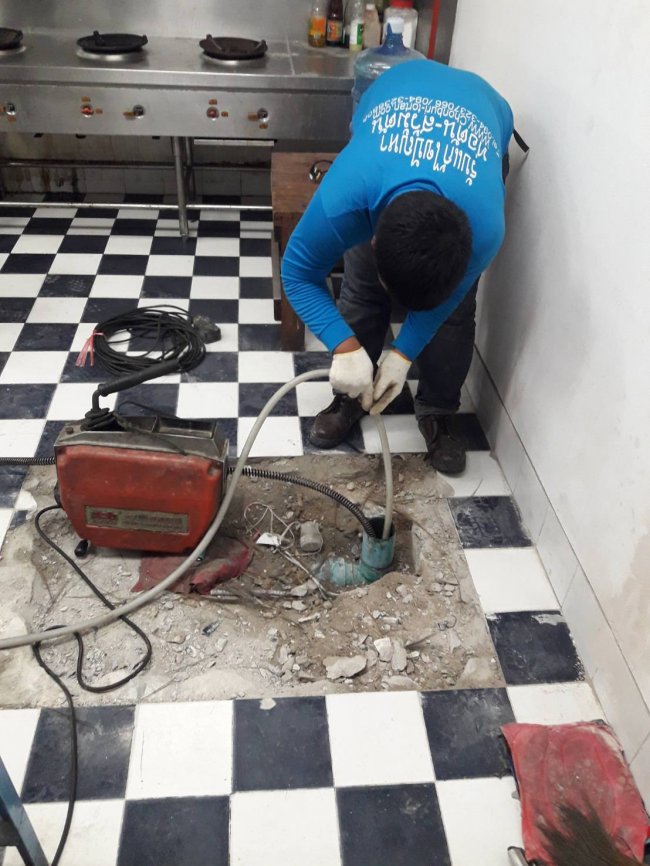 บริการแก้ไขท่อน้ำทิ้งอุดตัน ที่ บางแสน จ.ชลบุรี โดยทีมงาน งูเหล็ก ชลบุรี